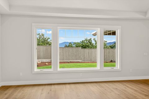 Tiny photo for 4090 Crystal Springs Drive, Medford, OR 97504 (MLS # 220219977)