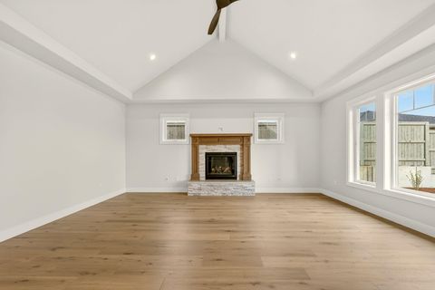 Tiny photo for 4090 Crystal Springs Drive, Medford, OR 97504 (MLS # 220219977)