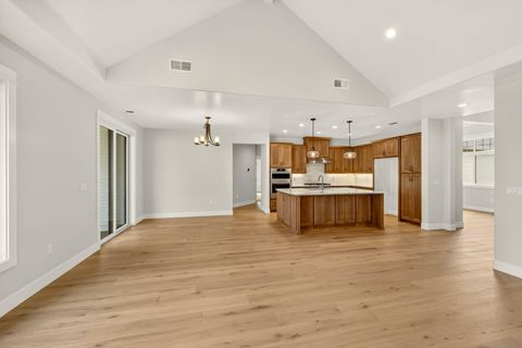 Tiny photo for 4090 Crystal Springs Drive, Medford, OR 97504 (MLS # 220219977)