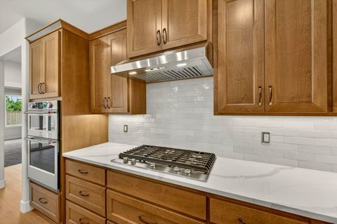 Tiny photo for 4090 Crystal Springs Drive, Medford, OR 97504 (MLS # 220219977)