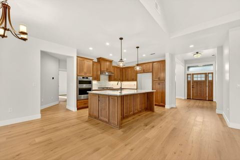 Tiny photo for 4090 Crystal Springs Drive, Medford, OR 97504 (MLS # 220219977)