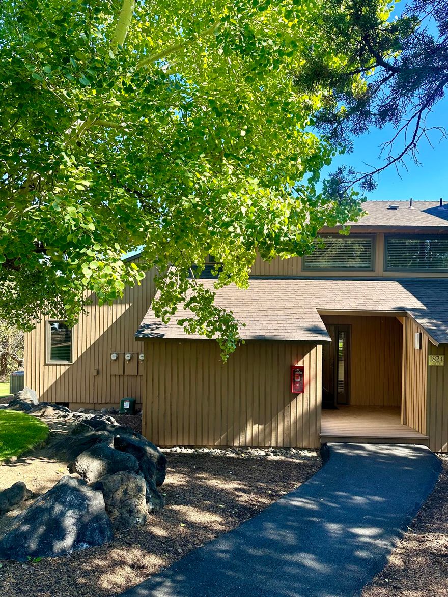Enjoy the beautiful views of the Deschutes River from the private deck at one of Oregon's highly sought after resorts.  This fractional has a great room with vaulted ceilings, built-ins, a gas fireplace, spacious dining area and kitchen with granite tile counters, an island with a breakfast bar, and wet bar. The primary suite features a dual sink vanity, a large jetted tub, a walk-in shower, and a spacious walk-in closet. Two additional guest rooms and a full bath.  Eagle Crest is home to three 18-hole golf courses, three sports centers, pickleball courts, and miles of trails for biking and walking. Please see letter F on calendar for dates for this four week ownership.