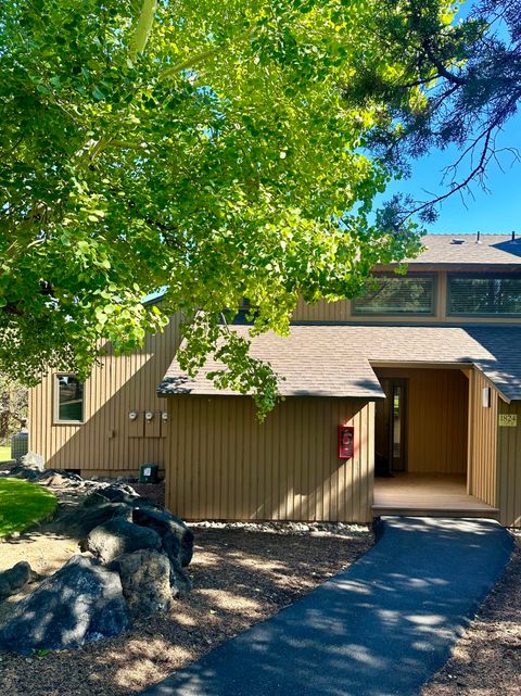 1824 Redtail Hawk Drive RV61F Redmond OR 97756