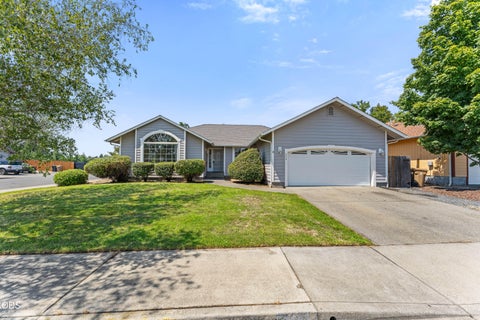 Photo of 544 SW Anique Lane, Grants Pass, OR 97526 (MLS # 220226578)
