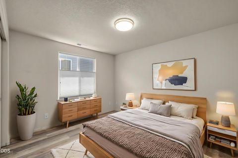 Tiny photo for 20535 Sunderland Way, Bend, OR 97701 (MLS # 220222991)