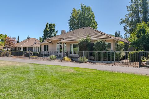 Photo of 401 Golf View Drive, Medford, OR 97504 (MLS # 220225371)
