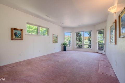 Tiny photo for 401 Golf View Drive, Medford, OR 97504 (MLS # 220225371)