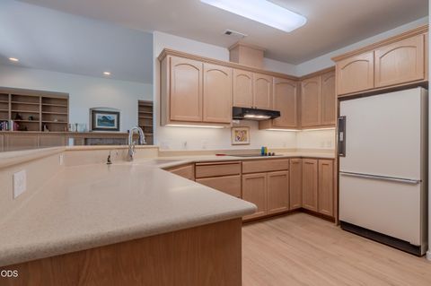 Tiny photo for 401 Golf View Drive, Medford, OR 97504 (MLS # 220225371)