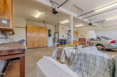 Tiny photo for 401 Golf View Drive, Medford, OR 97504 (MLS # 220225371)