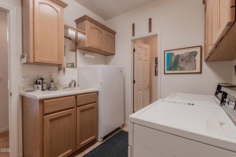 Tiny photo for 401 Golf View Drive, Medford, OR 97504 (MLS # 220225371)