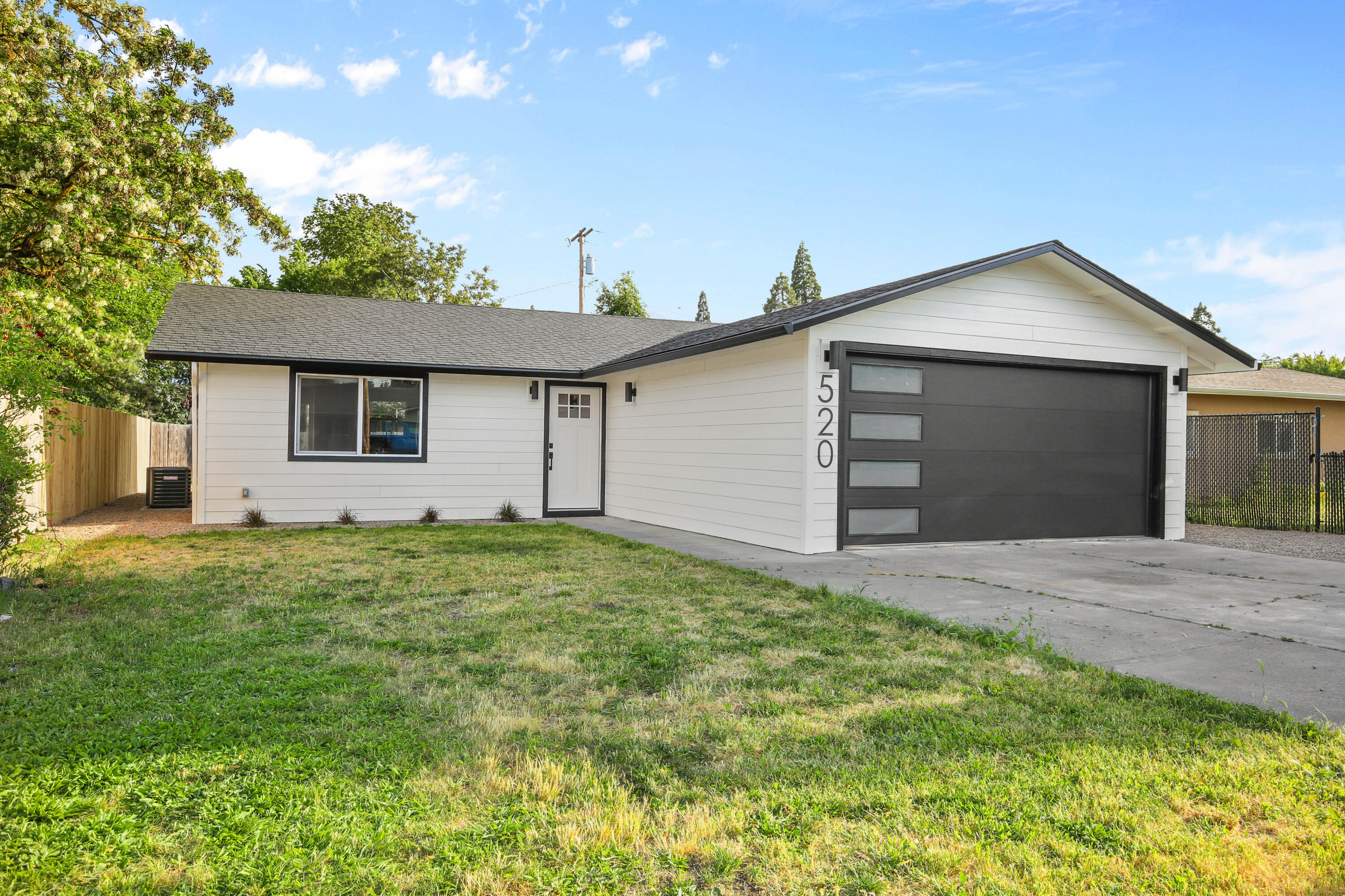 520 Grand Avenue