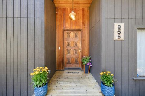 Tiny photo for 956 NE Beacon Drive, Grants Pass, OR 97526 (MLS # 220214226)