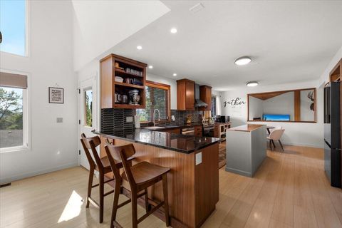 Tiny photo for 956 NE Beacon Drive, Grants Pass, OR 97526 (MLS # 220214226)