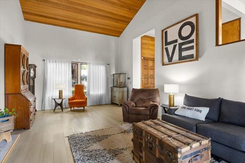 Tiny photo for 956 NE Beacon Drive, Grants Pass, OR 97526 (MLS # 220214226)