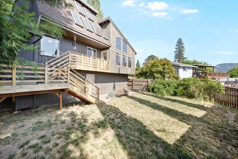 Tiny photo for 956 NE Beacon Drive, Grants Pass, OR 97526 (MLS # 220214226)