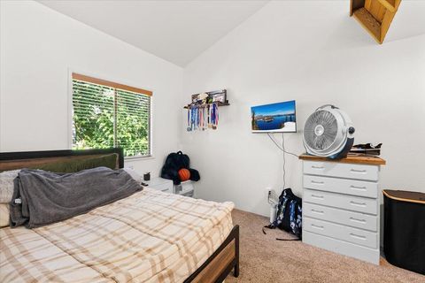 Tiny photo for 956 NE Beacon Drive, Grants Pass, OR 97526 (MLS # 220214226)