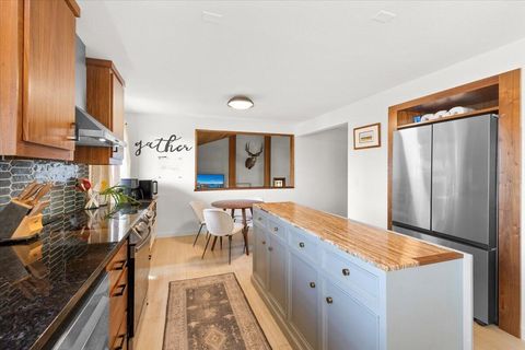 Tiny photo for 956 NE Beacon Drive, Grants Pass, OR 97526 (MLS # 220214226)