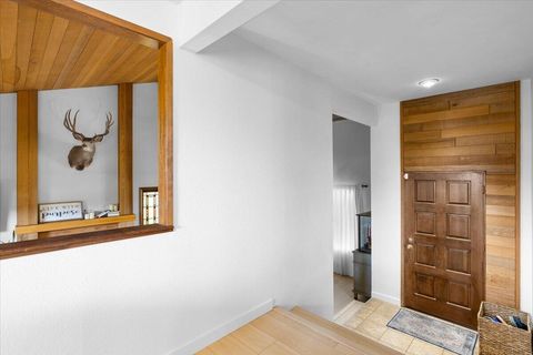 Tiny photo for 956 NE Beacon Drive, Grants Pass, OR 97526 (MLS # 220214226)