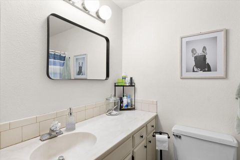 Tiny photo for 956 NE Beacon Drive, Grants Pass, OR 97526 (MLS # 220214226)