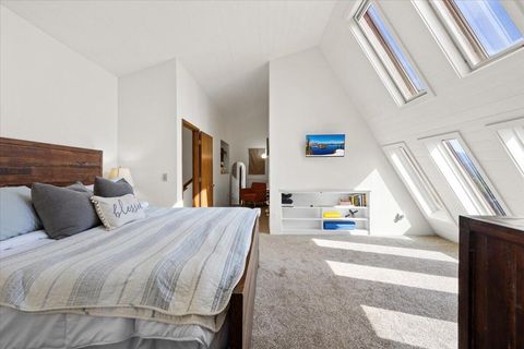 Tiny photo for 956 NE Beacon Drive, Grants Pass, OR 97526 (MLS # 220214226)