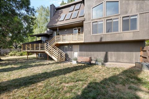 Tiny photo for 956 NE Beacon Drive, Grants Pass, OR 97526 (MLS # 220214226)