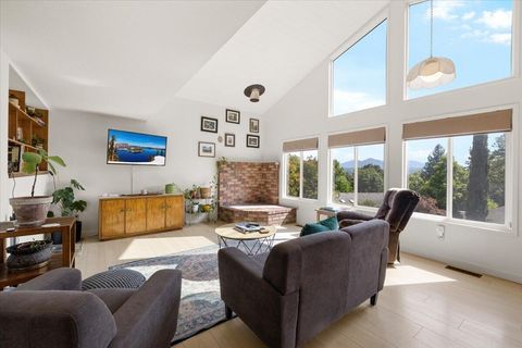 Tiny photo for 956 NE Beacon Drive, Grants Pass, OR 97526 (MLS # 220214226)