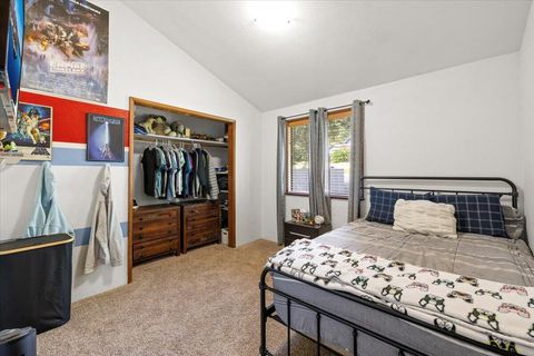 Tiny photo for 956 NE Beacon Drive, Grants Pass, OR 97526 (MLS # 220214226)