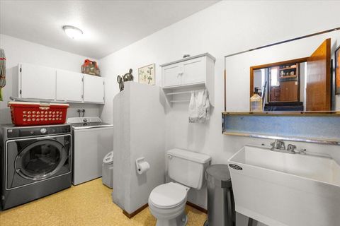 Tiny photo for 956 NE Beacon Drive, Grants Pass, OR 97526 (MLS # 220214226)