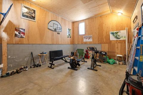 Tiny photo for 956 NE Beacon Drive, Grants Pass, OR 97526 (MLS # 220214226)