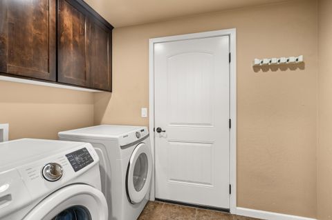 Tiny photo for 925 Sellwood Drive, Eagle Point, OR 97524 (MLS # 220213261)