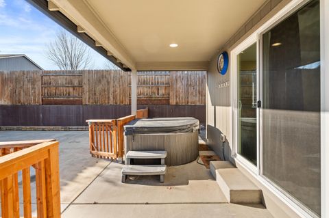 Tiny photo for 925 Sellwood Drive, Eagle Point, OR 97524 (MLS # 220213261)