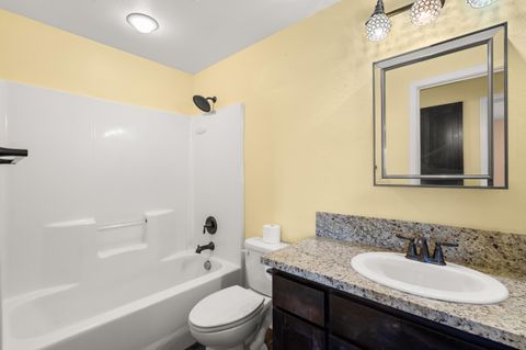 Tiny photo for 925 Sellwood Drive, Eagle Point, OR 97524 (MLS # 220213261)