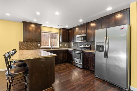 Tiny photo for 925 Sellwood Drive, Eagle Point, OR 97524 (MLS # 220213261)