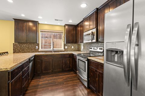 Tiny photo for 925 Sellwood Drive, Eagle Point, OR 97524 (MLS # 220213261)