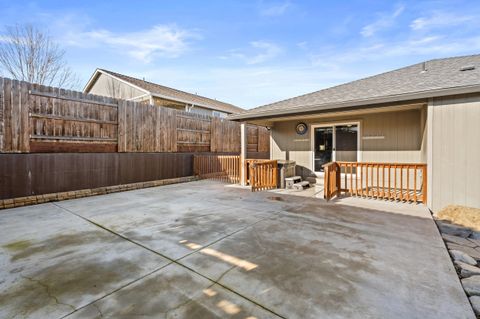 Tiny photo for 925 Sellwood Drive, Eagle Point, OR 97524 (MLS # 220213261)