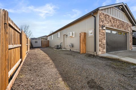 Tiny photo for 925 Sellwood Drive, Eagle Point, OR 97524 (MLS # 220213261)