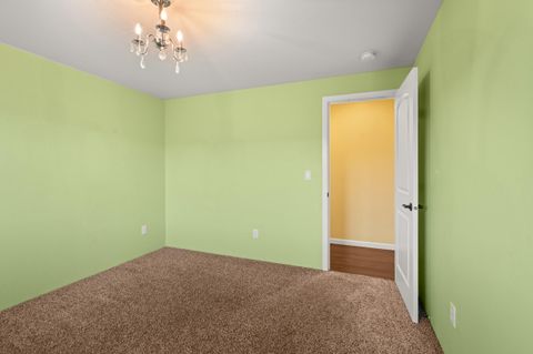 Tiny photo for 925 Sellwood Drive, Eagle Point, OR 97524 (MLS # 220213261)