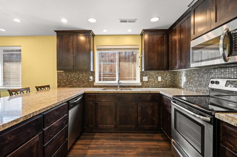 Tiny photo for 925 Sellwood Drive, Eagle Point, OR 97524 (MLS # 220213261)