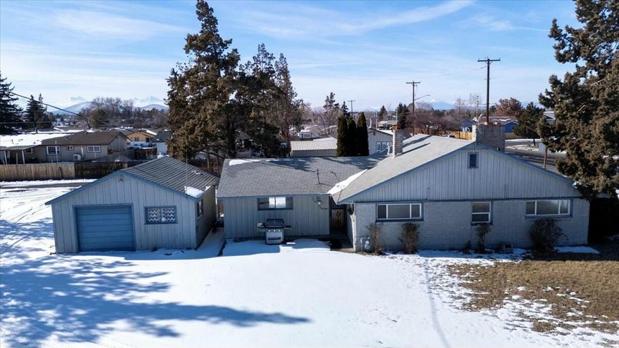 Great Residential/Commercial Lot with numerous possibilities!
Currently has a 1415 sq.ft. 2 bed I bath residential home with detached garage and a 36' X 48' Shop with a bathroom and washer & Dryer hookups. Shop doors are 16' tall by 11' 7'' wide. Property is in a great location near the corner of Maple & 6th street with  great visibility. Home can be rehabbed into a nice office if needed or kept as residential.