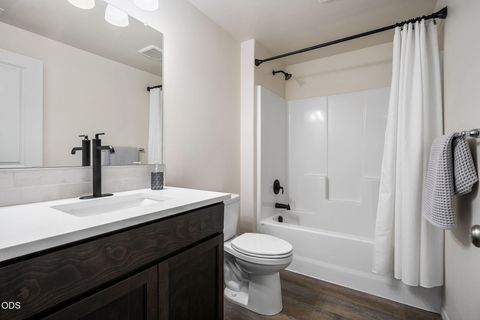 Tiny photo for 62847 NE Daniel Road, Bend, OR 97701 (MLS # 220223526)