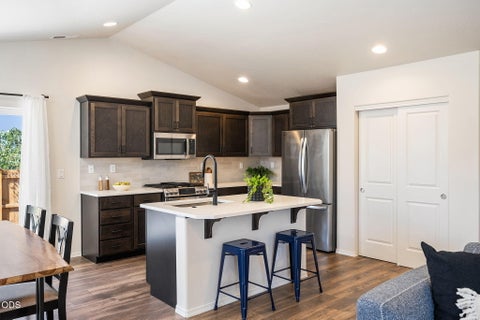 Tiny photo for 62847 NE Daniel Road, Bend, OR 97701 (MLS # 220223526)