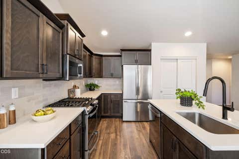 Tiny photo for 62847 NE Daniel Road, Bend, OR 97701 (MLS # 220223526)