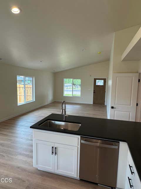 Tiny photo for 5406 Independence Avenue, Klamath Falls, OR 97603 (MLS # 220225756)