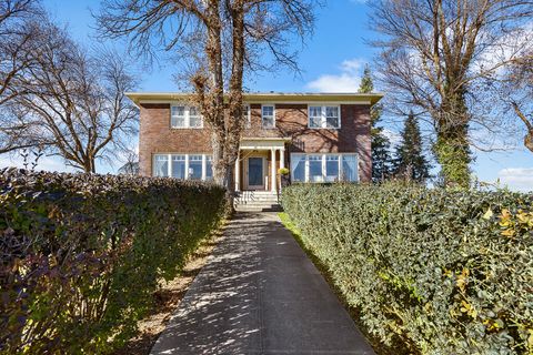 Tiny photo for 79 Washington Street, Klamath Falls, OR 97601 (MLS # 220212566)