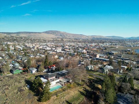 Tiny photo for 79 Washington Street, Klamath Falls, OR 97601 (MLS # 220212566)