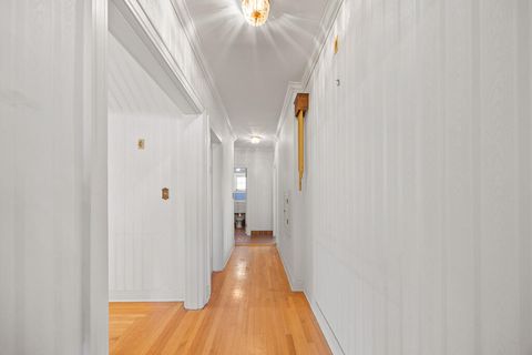 Tiny photo for 79 Washington Street, Klamath Falls, OR 97601 (MLS # 220212566)