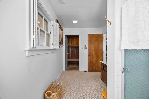 Tiny photo for 79 Washington Street, Klamath Falls, OR 97601 (MLS # 220212566)