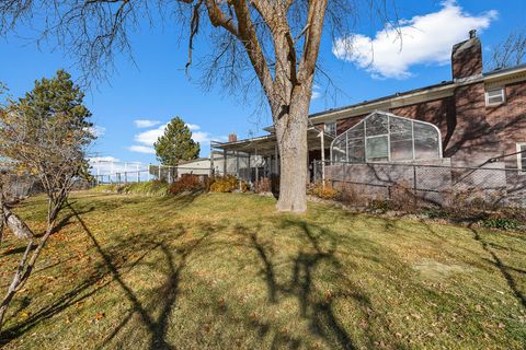 Tiny photo for 79 Washington Street, Klamath Falls, OR 97601 (MLS # 220212566)