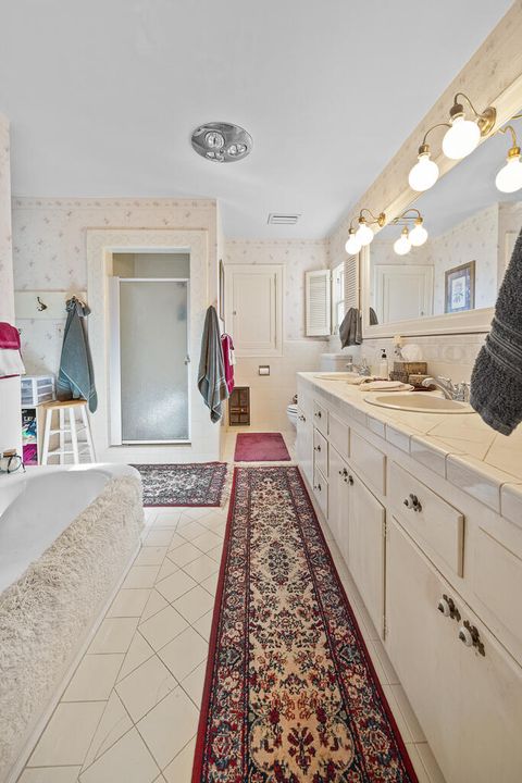 Tiny photo for 79 Washington Street, Klamath Falls, OR 97601 (MLS # 220212566)