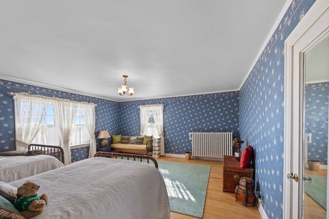 Tiny photo for 79 Washington Street, Klamath Falls, OR 97601 (MLS # 220212566)